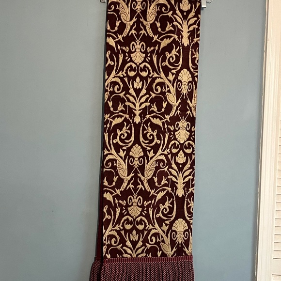 TABLE RUNNER SIZE 82” LONG COLOR FLORAL PRE-OWNED CONDITION GENTLY USED… - Picture 6 of 13